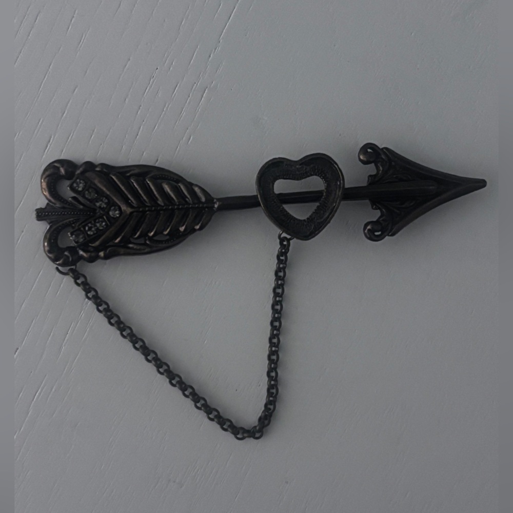 3/20$ Black Arrow and Heart Brooch